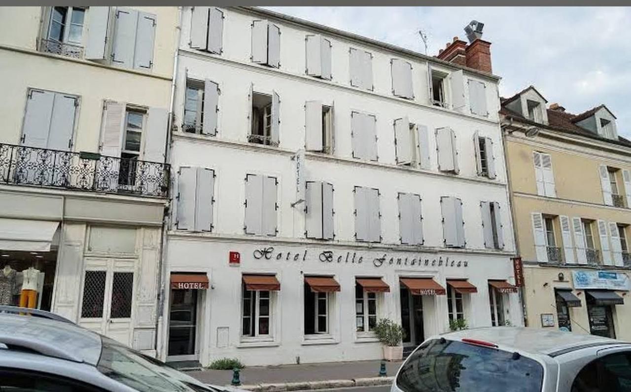 Façade de l’hôtel vue de la rue
