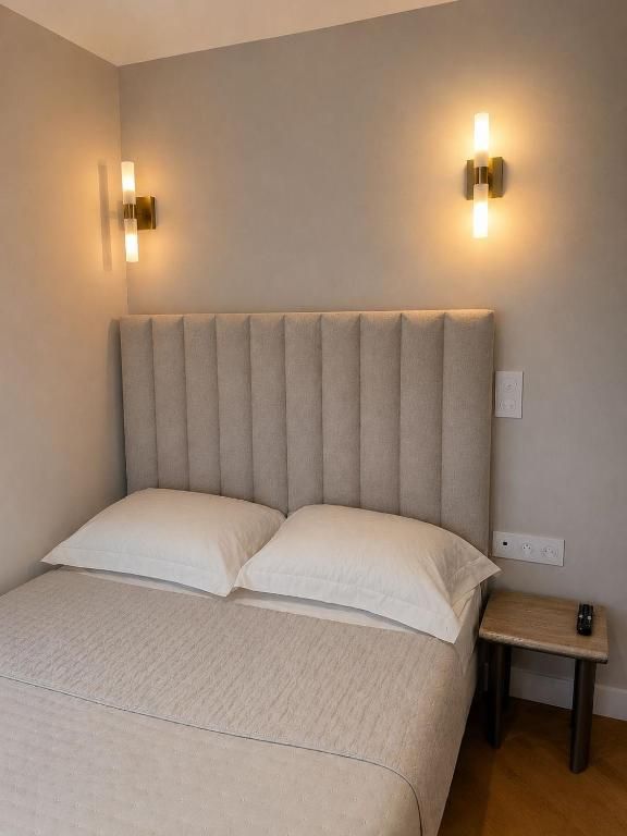 Chambre double avec deux appliques murales